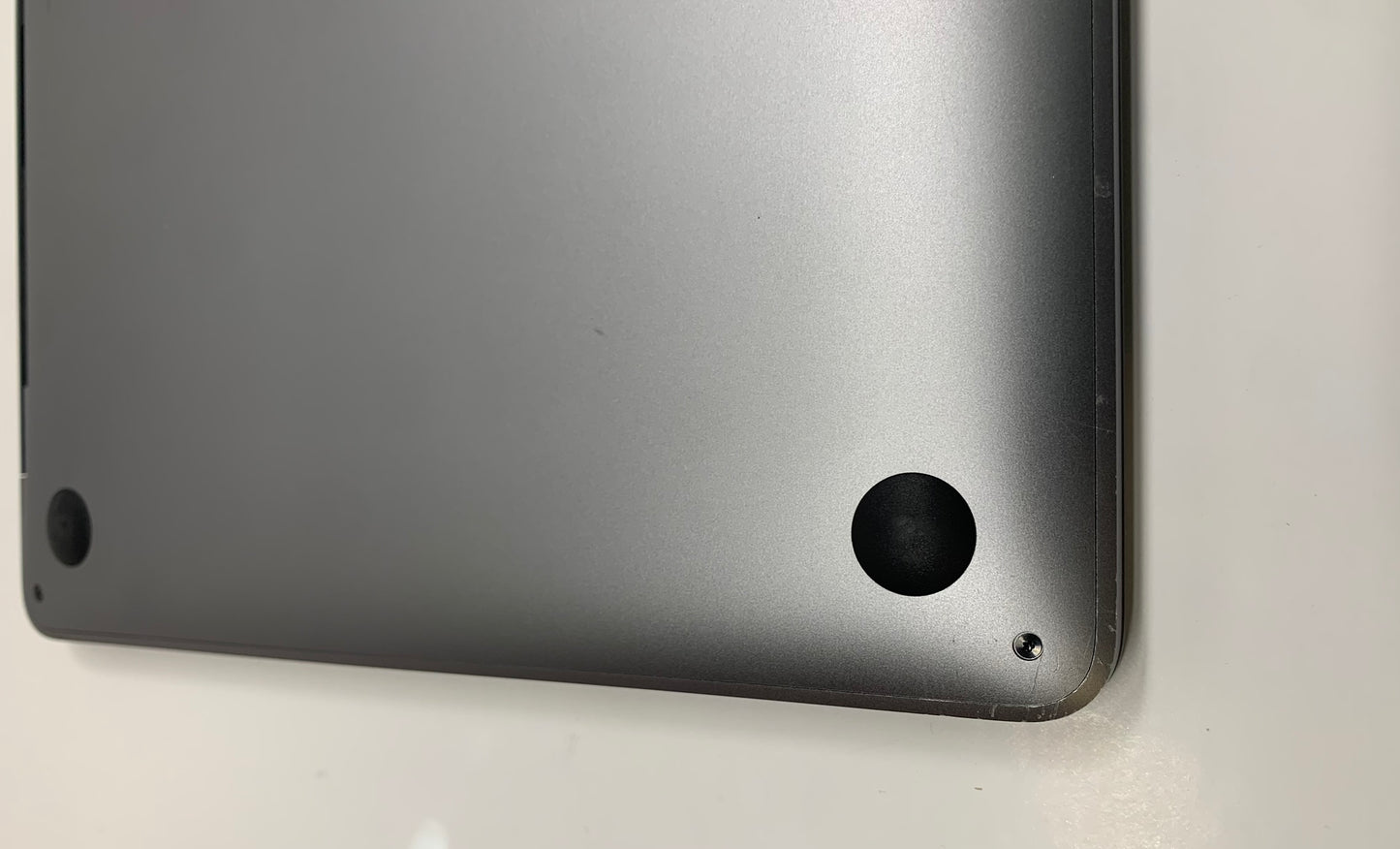 2020 MacBook Pro 13" i5-1.40GHz- 8GB RAM - 256GB SSD