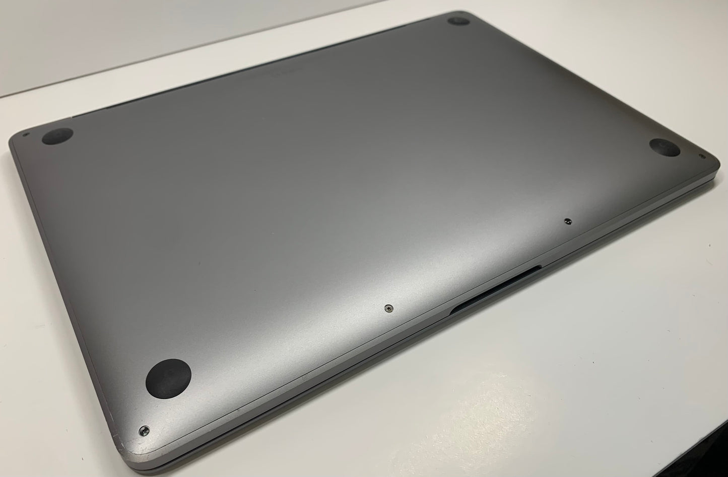 2020 MacBook Pro 13" i5-1.40GHz- 8GB RAM - 256GB SSD